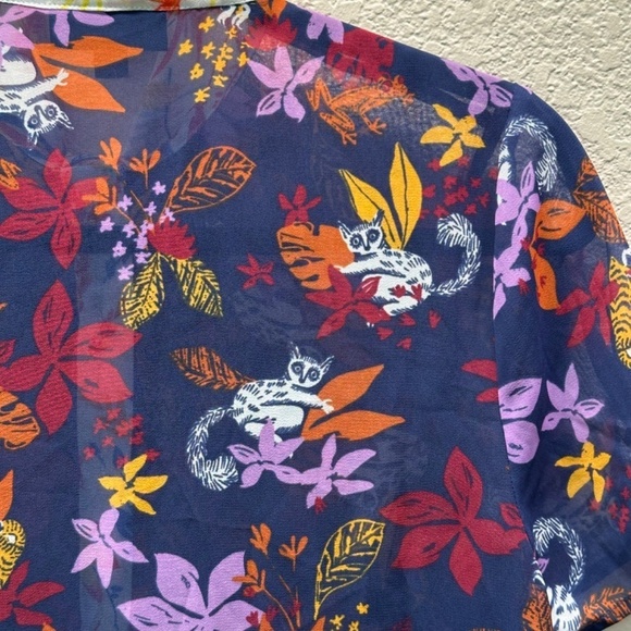 Modcloth Short Sleeve Top Sheer Floral Lemur Frogs & Parrot Print Womens S NEW - Picture 7 of 15